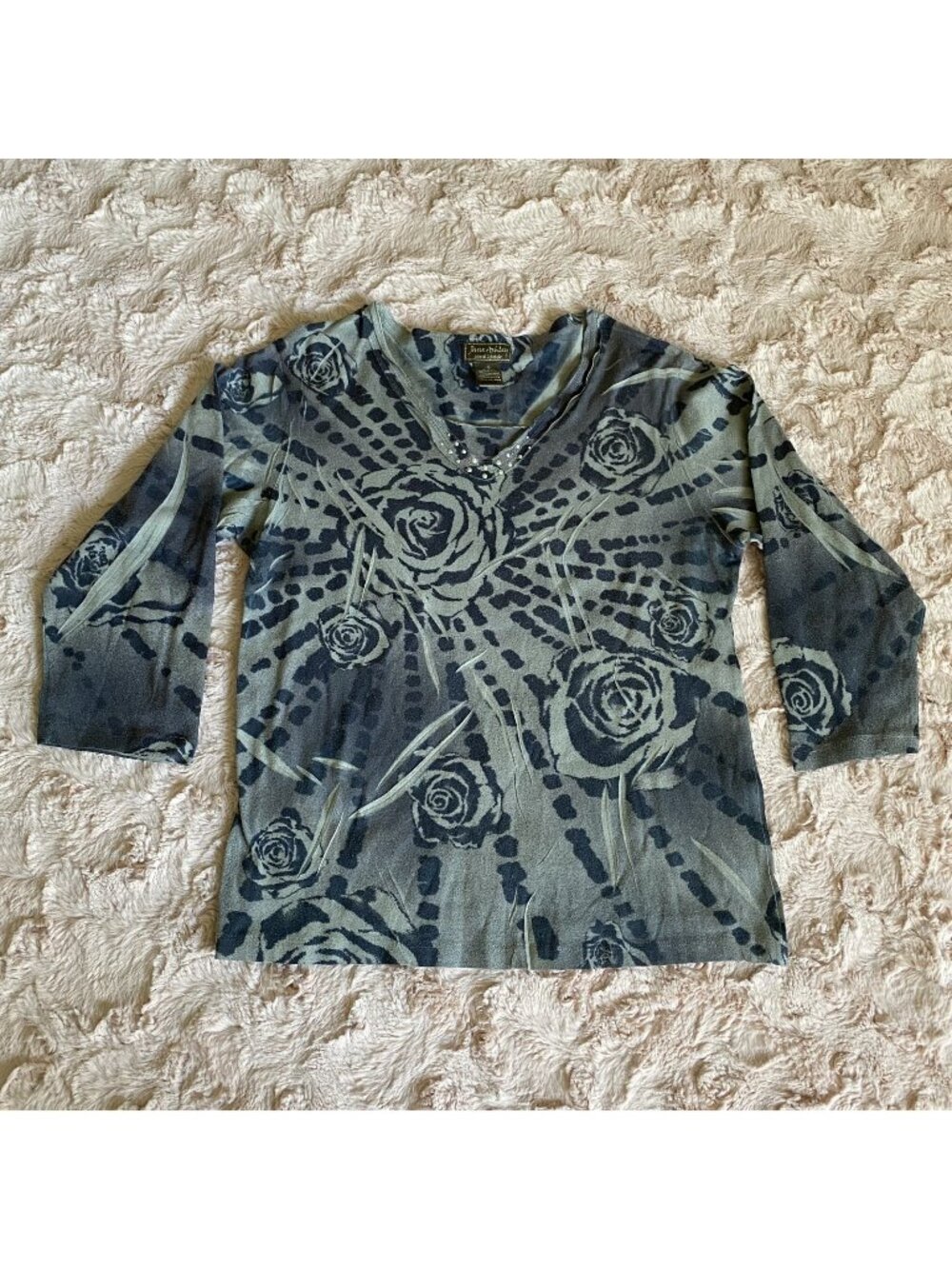 Jane Ashley Womens Small Grey Rose Floral 3/4 Sleeve V-Neck Studded Top
